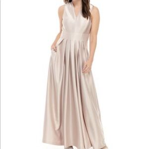 Women's Sleeveless Stretch Satin Gown